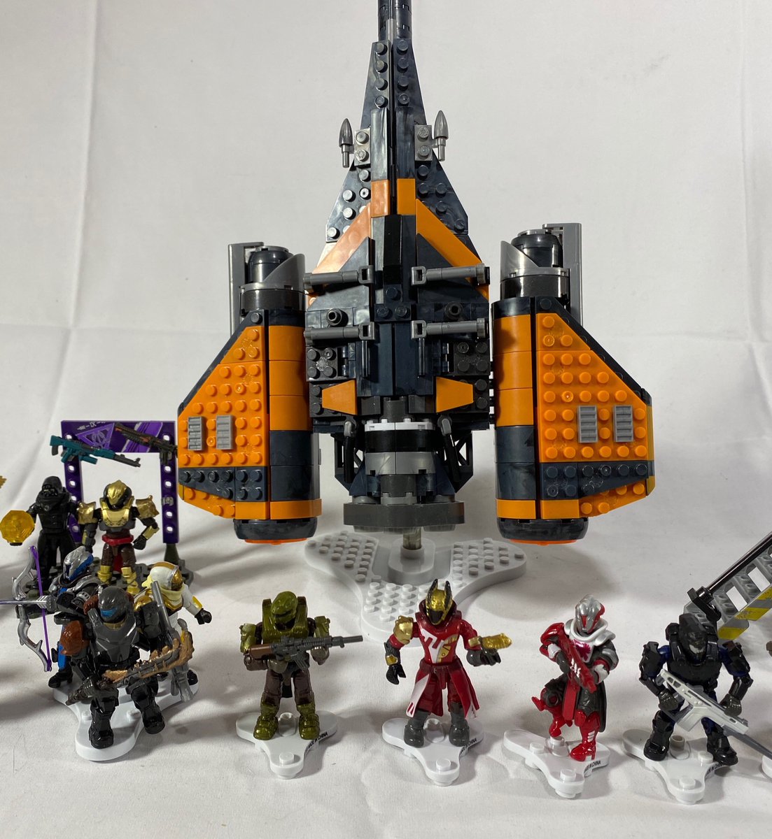 To begin with my first positive, the sets themselves had a great level of quality. Each build from the Arcadia to the Spider Walker (my personal favorite) were very fun to construct and play with. The sets also had a great amount of detail, and were easily worth the price.
