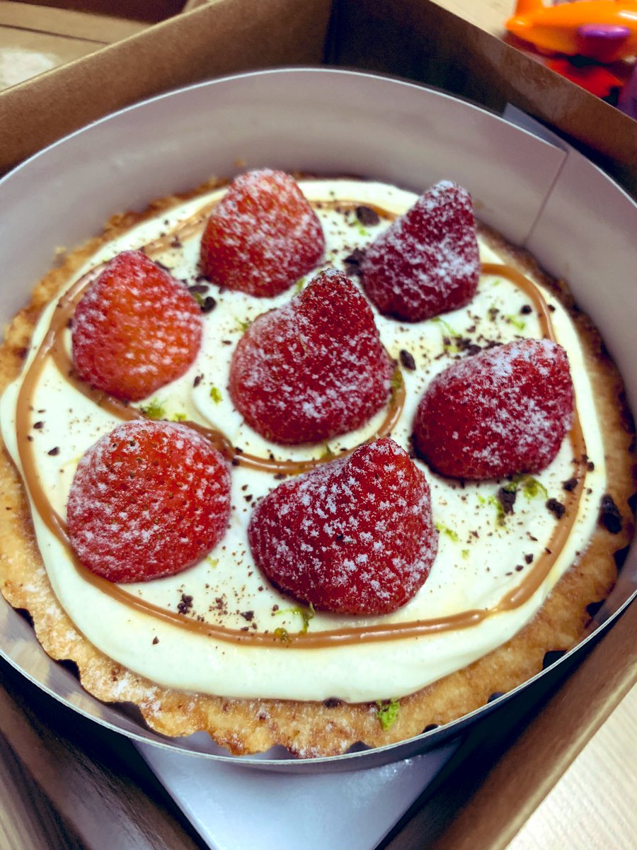 KuanJiaH's tweet photo. #ThisAttackComeFromTaiwan
麻糬麵龜 #mochi
卡士達草莓塔 #strawberry
水晶餃米粉湯 #CrystalDumpling
香椿麵、滷味跟地瓜葉 #noodles https://t.co/tOqiweKoAN