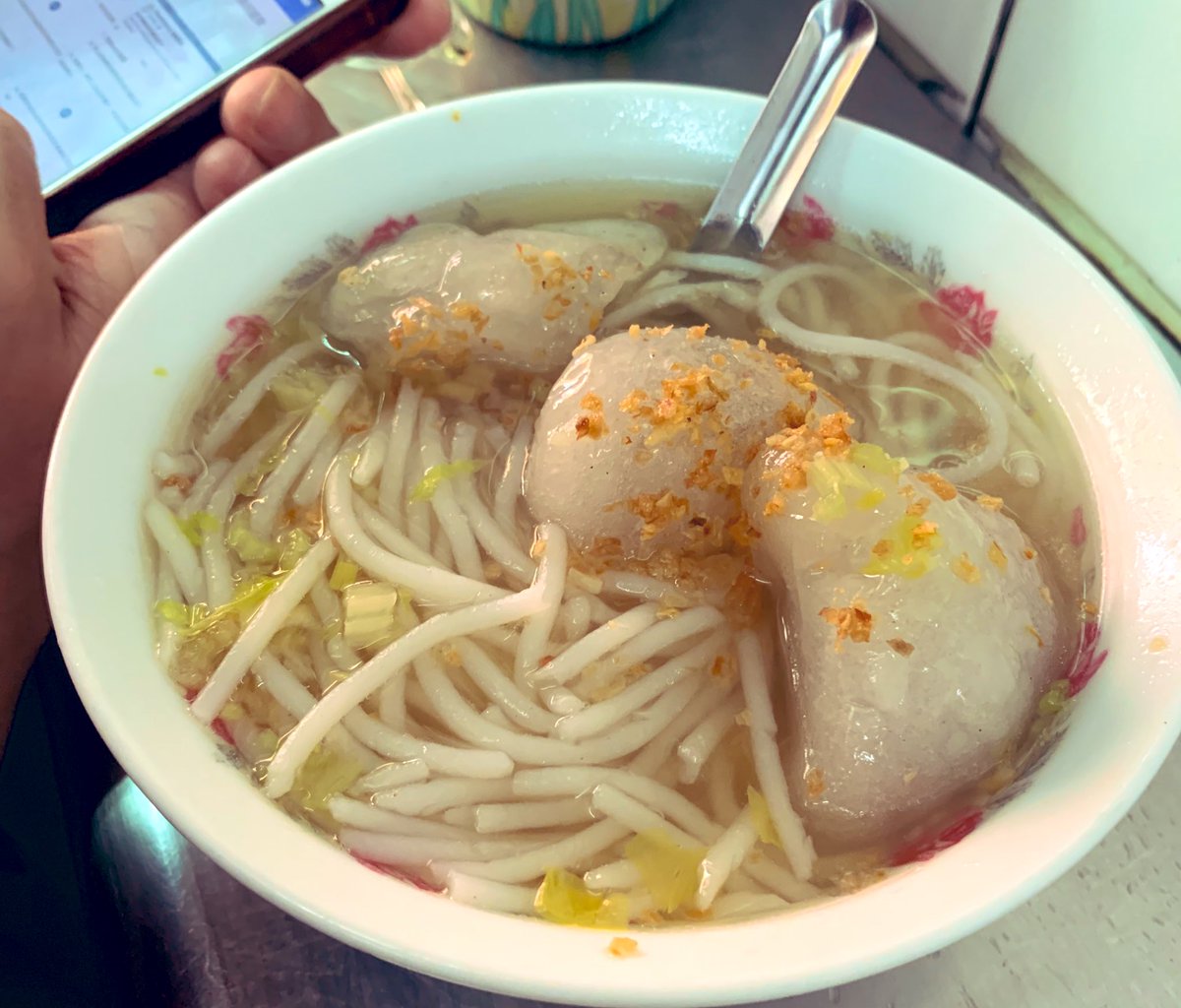 KuanJiaH's tweet photo. #ThisAttackComeFromTaiwan
麻糬麵龜 #mochi
卡士達草莓塔 #strawberry
水晶餃米粉湯 #CrystalDumpling
香椿麵、滷味跟地瓜葉 #noodles https://t.co/tOqiweKoAN