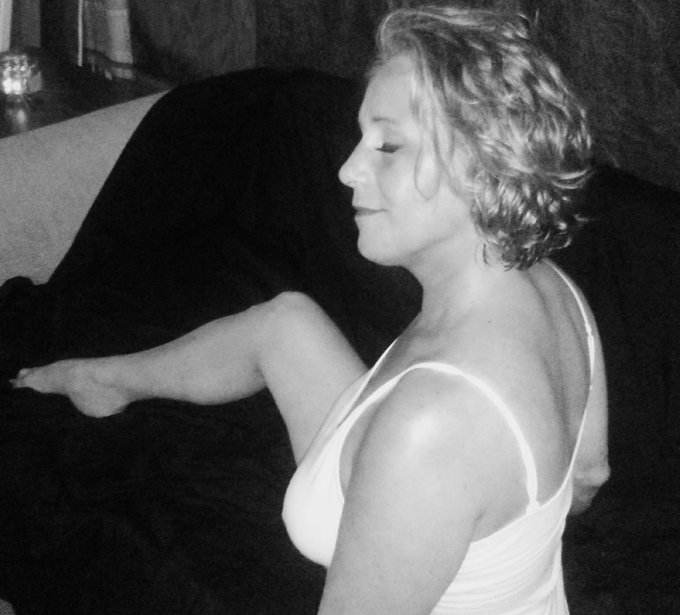 #hotmilf #AthenaPink https://t.co/8495e0RKwH<a href="/tag/hotmilf"class="tags">#hotmilf</a><a href="/tag/athenapink"class="tags">#AthenaPink</a>