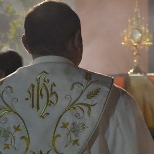 Hoy comienza, con la misa de la Cena del Señor, el Triduo Pascual(Jueves, Viernes y Sábado). Como no podrás ir a la Iglesia sigue la por Televisión (<a href="/Coquivacoatv/">COQUIVACOATV</a>) y has oración ante el monumento al Santísimo. <a href="/CEVmedios/">Conferencia Episcopal Venezolana CEV</a> @OmarPrietoGob <a href="/vielmamorajg/">José G. Vielma Mora</a> <a href="/PartidoPSUV/">PSUV</a>