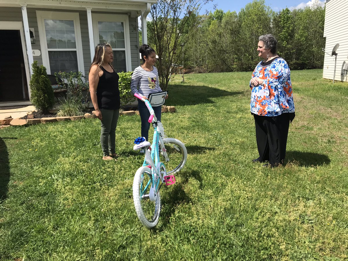 nccharacter's tweet image. Kindness poster contest prize delivery
Principal Burke @TMSAElementary 
Gooooo Tigers!
#KindnessMatters #SocialDistancing @JustynKnox @CharacterDotOrg @NCCharterOffice @NCACPS @TMSAPCS