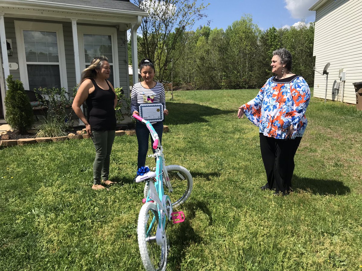 nccharacter's tweet image. Kindness poster contest prize delivery
Principal Burke @TMSAElementary 
Gooooo Tigers!
#KindnessMatters #SocialDistancing @JustynKnox @CharacterDotOrg @NCCharterOffice @NCACPS @TMSAPCS