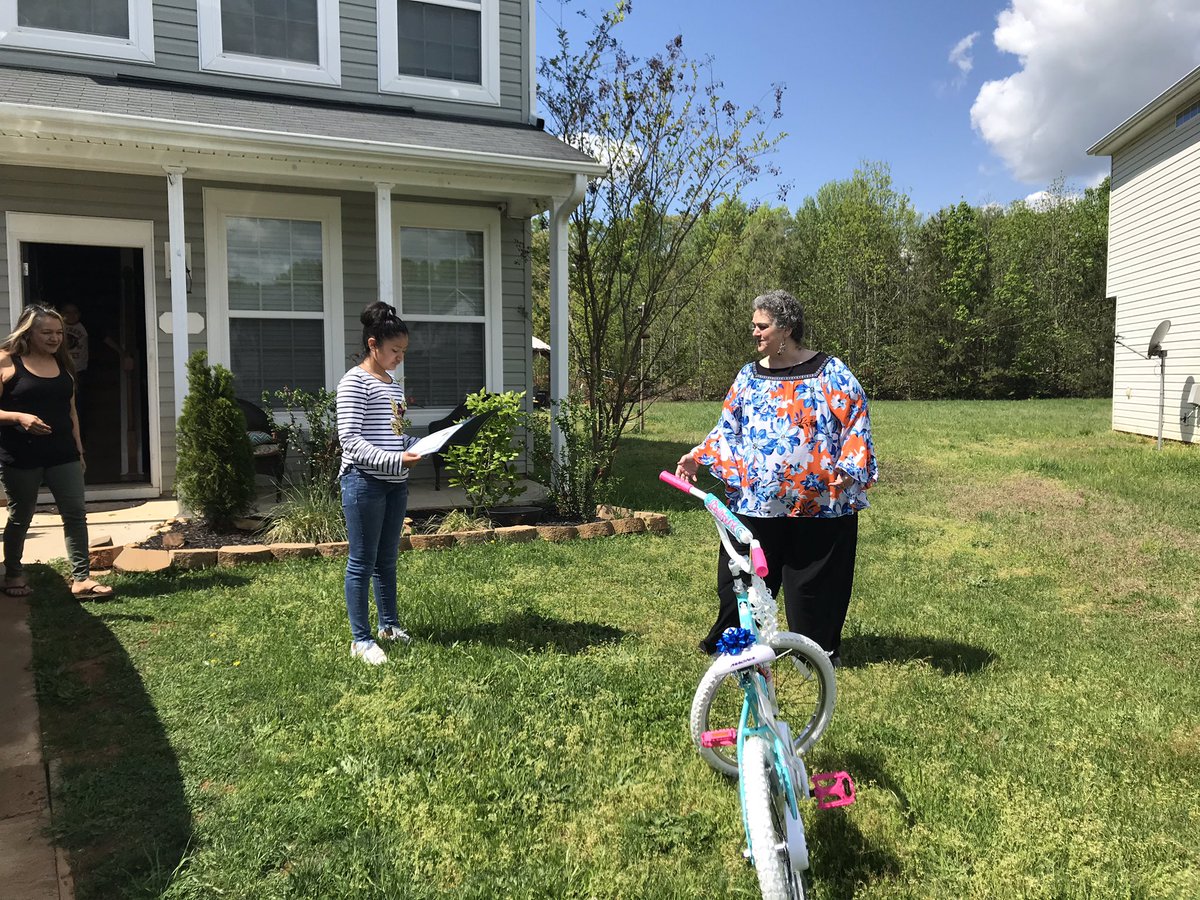 nccharacter's tweet image. Kindness poster contest prize delivery
Principal Burke @TMSAElementary 
Gooooo Tigers!
#KindnessMatters #SocialDistancing @JustynKnox @CharacterDotOrg @NCCharterOffice @NCACPS @TMSAPCS