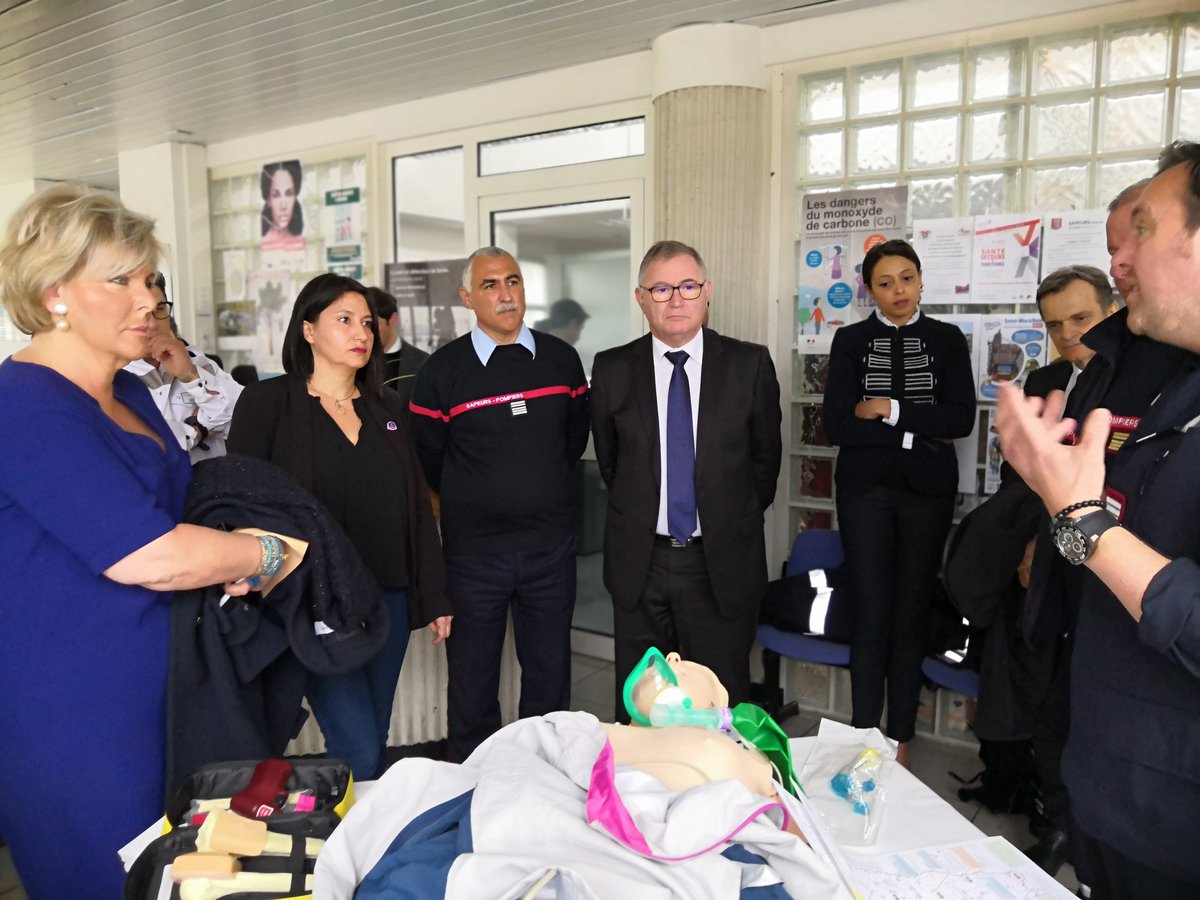SDISPompiers07's tweet photo. [REPORTAGE] Demain, 13h40 dans l'émission Magazine de la santé sur #France5 : reportage sur le Docteur BLANC, médecin généraliste + mise en place par le #SDIS07 en lien avec #ARS et #SAMU07 d'une permanence d'infirmiers sapeurs-pompiers expérimentée dans la montagne ardéchoise. https://t.co/CcweJ6ukyn