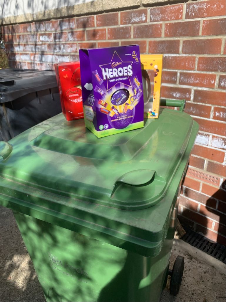 LeedsRecycles's tweet photo. Green and black bins are still being collected as usual this weekend! You can check your collection days online at https://t.co/0yHhOt4SPY or download the Leeds Bins App https://t.co/camcGFdRnI