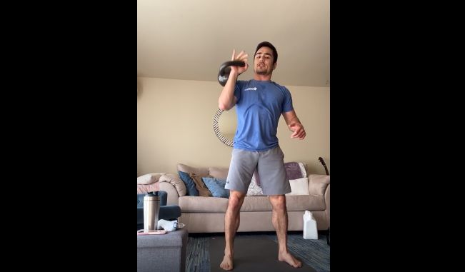 VoltAthletics's tweet photo. Want to try a #VoltLive workout but haven't been able to make the time? We're publishing our workouts on YouTube so you can do them on your own time!
Check out @pearson_bronson's HIIT from Home Kettlebell workout today:
💪 🔥: https://t.co/0u6KMVL1CH https://t.co/kLFotttmbn