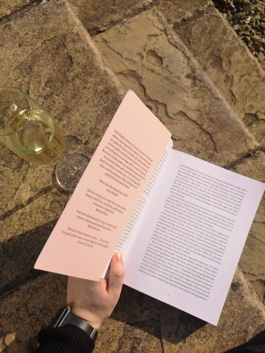 EscentualChels's tweet photo. Spending the evening re-catching up with some of my old book friends and wondering: how could I forget how good #PrettyHonest is? https://t.co/uI3kdXX65d