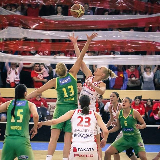 5 years ago today we played the 2nd game of the championship final vs Sopron. Let's watch it together on Sunday at 16.00 CET youtu.be/h02PYWyUuFU