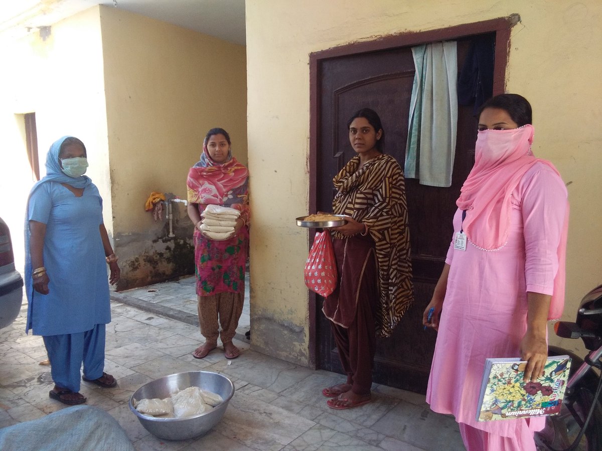 KIRANBA82319696's tweet photo. According to the orders of the Punjab Government in the village Betu qadim, the Anganwadi missing people were given house ration and they were given a ration of twenty days.
A.w.w kiran bala
A.w.h veena rani
c/n-03043050121
block mamdot
#dsswcd https://t.co/XG3xMHGyUy