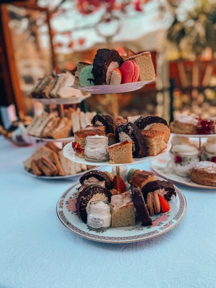 High-Tea to Home-Tea! 

Take away High Tea for our amazing waitress, @rachywills_ to celebrate her sisters birthday!  

🍰 Hope you all enjoyed! 
🍰 Looks too good to eat!