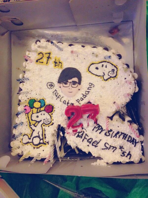 raflata_padang's tweet photo. @SMASHindonesia @SBPadang @rafaell_16 Th 2012 pernah desak"an buat nonton SMASH perform acara Nex d imam bonjol, lalu di th 2013 bsa ikut dinner di Fresh &amp; Natural bersama tmn" SB lainnya, dan terakhir th 2013 jg, perwakilan RTH ngasi surprise birthday cake di acara MnG SMASH di padang #SMASH1DEKADE https://t.co/ORg6ZEbG26