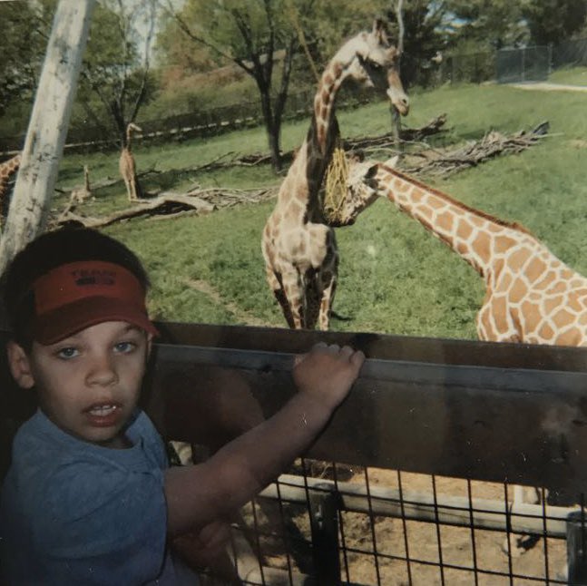AnnaStork21's tweet photo. Happy 25th to this huuuge giraffe guy @TylerStork https://t.co/XkUBzDwBoO