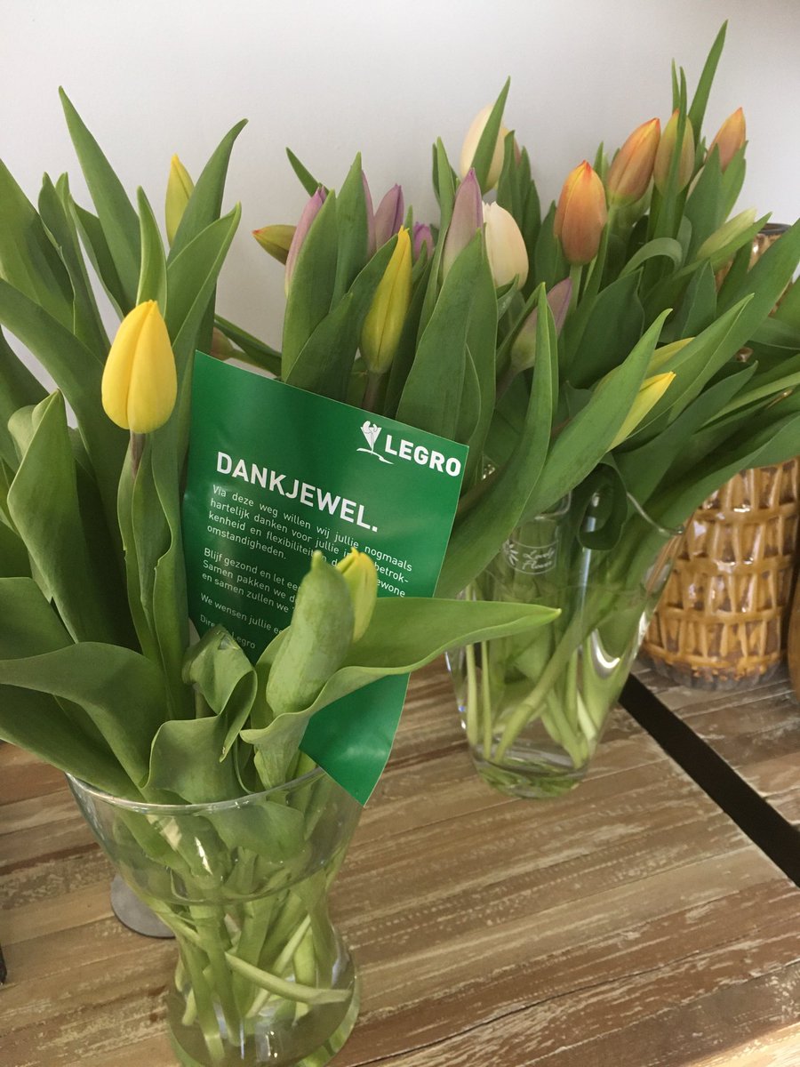 Fantastisch toch als je leidinggevende een hele mooie bos tulpen bij je thuis komt bezorgen...