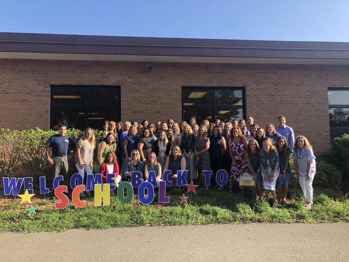 MrsFitz4th's tweet photo. @LincWildcats Welcoming a new group of students into my classroom and seeing staff and students excited to see one another! https://t.co/MTDkRhKc1A