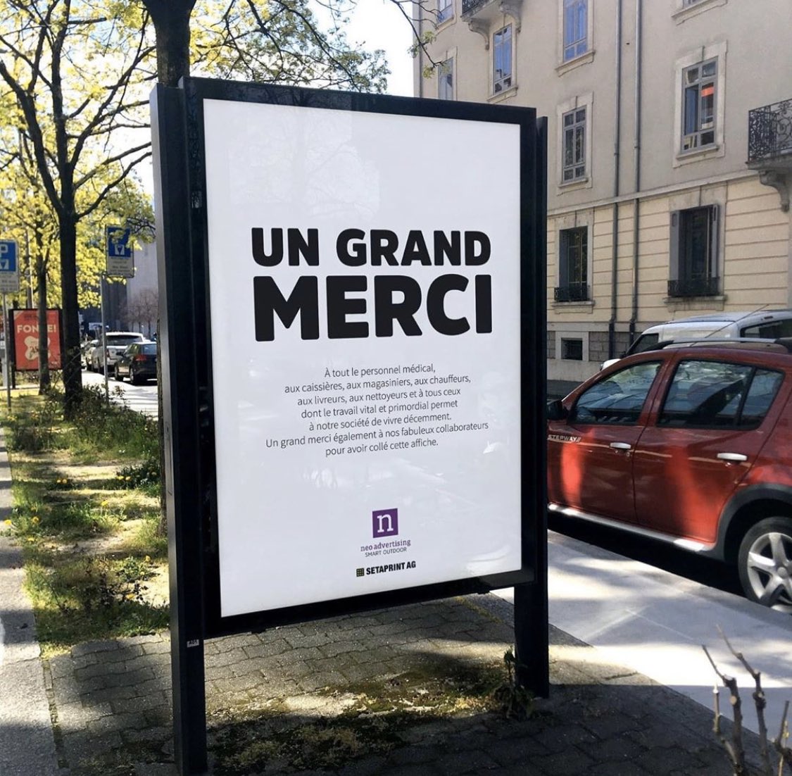 flomaas's tweet photo. #MerciAuxSoignants #merciauxcaissiers #tousensemble #RestezChezVous @VilleDeGeneve @Hopitaux_unige @migros @coop_ch #smartoutdoor https://t.co/VTd1SiiOD5
