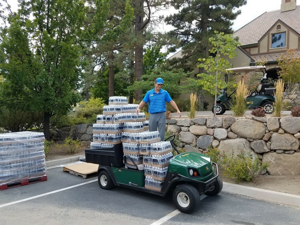 BrookcrestWater's tweet photo. A little funny from before the pandemic. While delivering some pallets of water to Montreux Golf &amp; Country Club, their employee bet our driver that he could fit an entire pallet of water (60 cases!) on his delivery cart. Well done my friend! You proved yourself right! https://t.co/Z2COiiMZUa