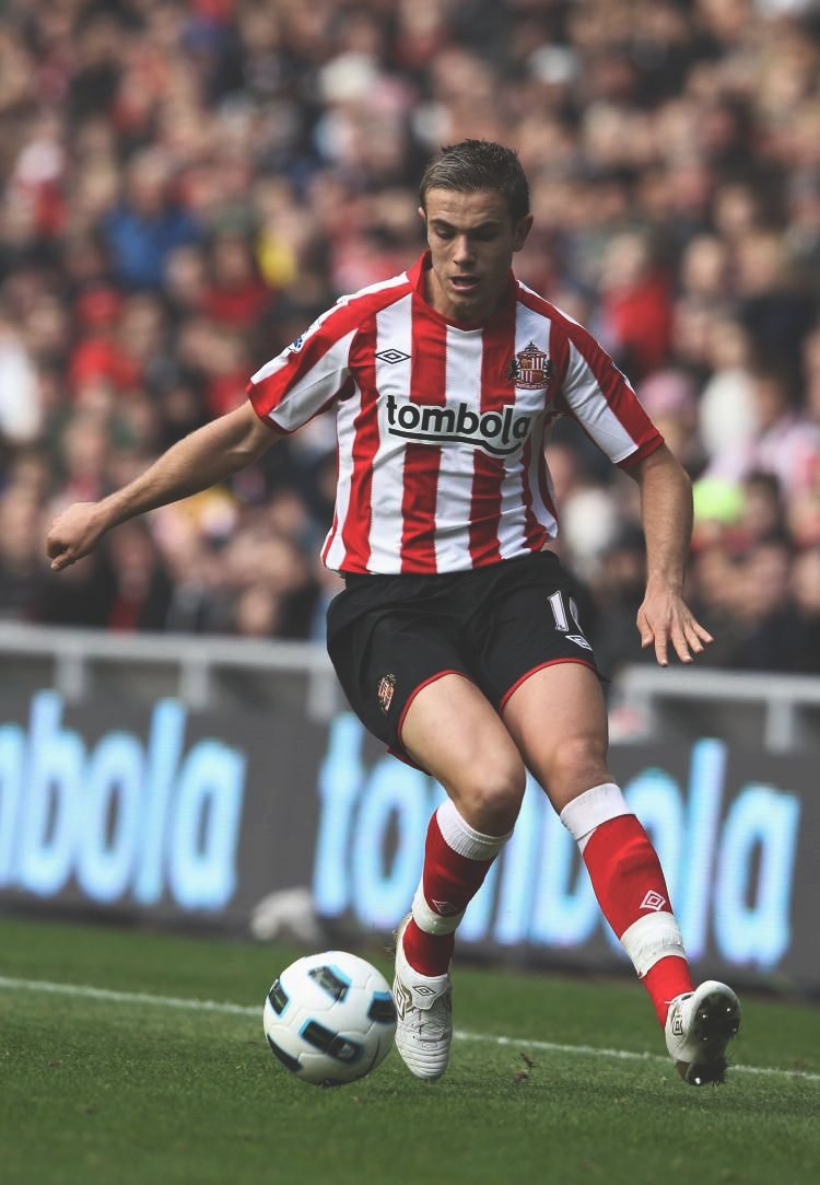 Having established himself in Sunderland’s junior set-up, where his U16 team won the league and cup double, Henderson was handed his senior debut by Roy Keane in November 2008, a 5-0 loss to Chelsea. A loan spell at Coventry followed.