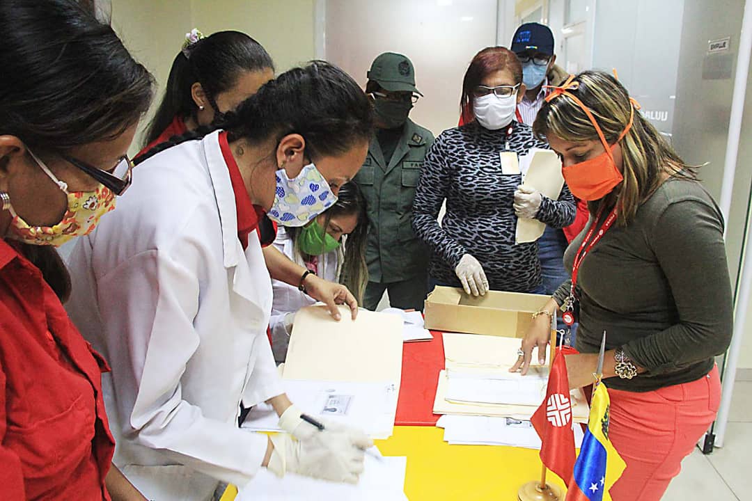 TineoPDVSA's tweet photo. 🇻🇪🛢️ Mi reconocimiento al trabajo en equipo de la Gerencia de Salud y Desarrollo Social de la Faja, quienes a través de la @oddi_anzoategui y @farmapatriavzla de #SimónRodríguez realizaron la  entrega de tratamientos de cronicismo a trabajadores y trabajadoras ¡Vamos Pa' Lante! https://t.co/YYqz5e3gso