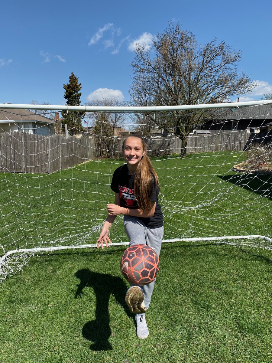 RedHawkWS's tweet photo. 21 days, 21 Redhawks! I’m Gina Czochara, a freshman, who enjoys playing outside mid and forward. A fun fact about me is, I have two different colored eyes. In the future, I hope to play soccer in college while studying to be a news reporter. I can’t wait to get back on the field! https://t.co/AzCFr9TNt6