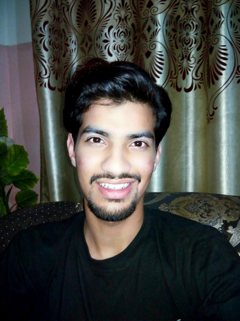 ConnectHaroon's tweet photo. فالو کیجئے اور محبت بھرا فالو بیک لیجیئے💕
#StayHome #StaySafe
#ConnectHaroon #آلِ_عباٌس https://t.co/NUEpoShYte
