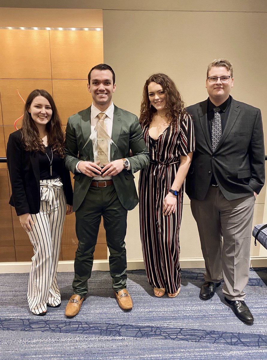 dauntless_mg's tweet photo. Some of our Grand Rapids team from their Regional Meeting! 
.
.
.
.
#grandrapids #dauntlessmarketing #michigan #texas #takingover #crosscountry #regionalmeeting #meeting https://t.co/J0npmrTt7h