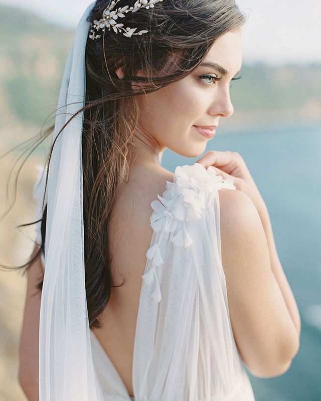 Fiona by the sea 💕 beautiful editorial on magnoliarouge .
.
.
Gown & Cape amandajamesdesign
Featured Editorial on magnoliarouge
Photography mallorydawnphoto #mallorydawnmentoring
Planning, Design & Coordination amoretteevents amoretteevents_dorothy  #amorettemagic
Florals @