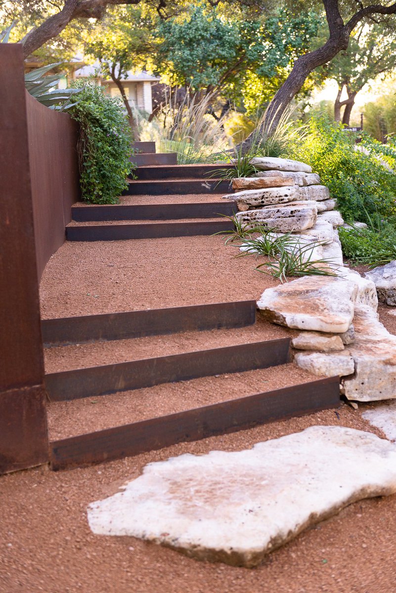 eden_garden's tweet image. Steel and limestone steps⁠. Daily Dose of Landscape/Garden Inspiration for Eden Garden Design Projects
⁠
#atxdesign #architecturedepaysage #austinarchitecture #austindesign #austingarden #austinlandscape #modernaustin #moderngarden