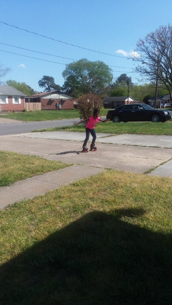 _MooreKnowledge's tweet photo. What my kids are doing at home.. Isis Baker is having fun skating !! Go go go!!! @LakeviewDolphin @PortsVASchools #skating #athome #havefun https://t.co/ADjsDtNelx