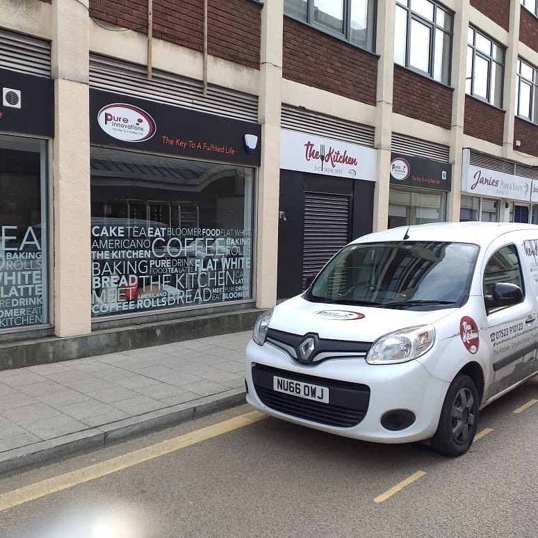 BertieBreadVan's tweet photo. Bertie's delivered food packages to people around #Stockport who aren't able to make it to the shops themselves. Thanks to the staff @thekitchen_pure & @daveferrier1909 for putting the food together and baking the bread. #bertiethebreadvan #inthistogether #pureinnovations https://t.co/D8LJ72ob63