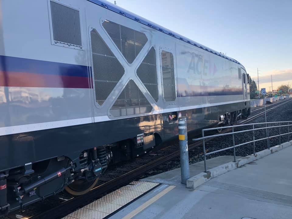 Shawncrary's tweet image. Proud to have designed the new ACE locomotive and to see it running along the corridor! #DesignersLife #ImADesigner #ACE