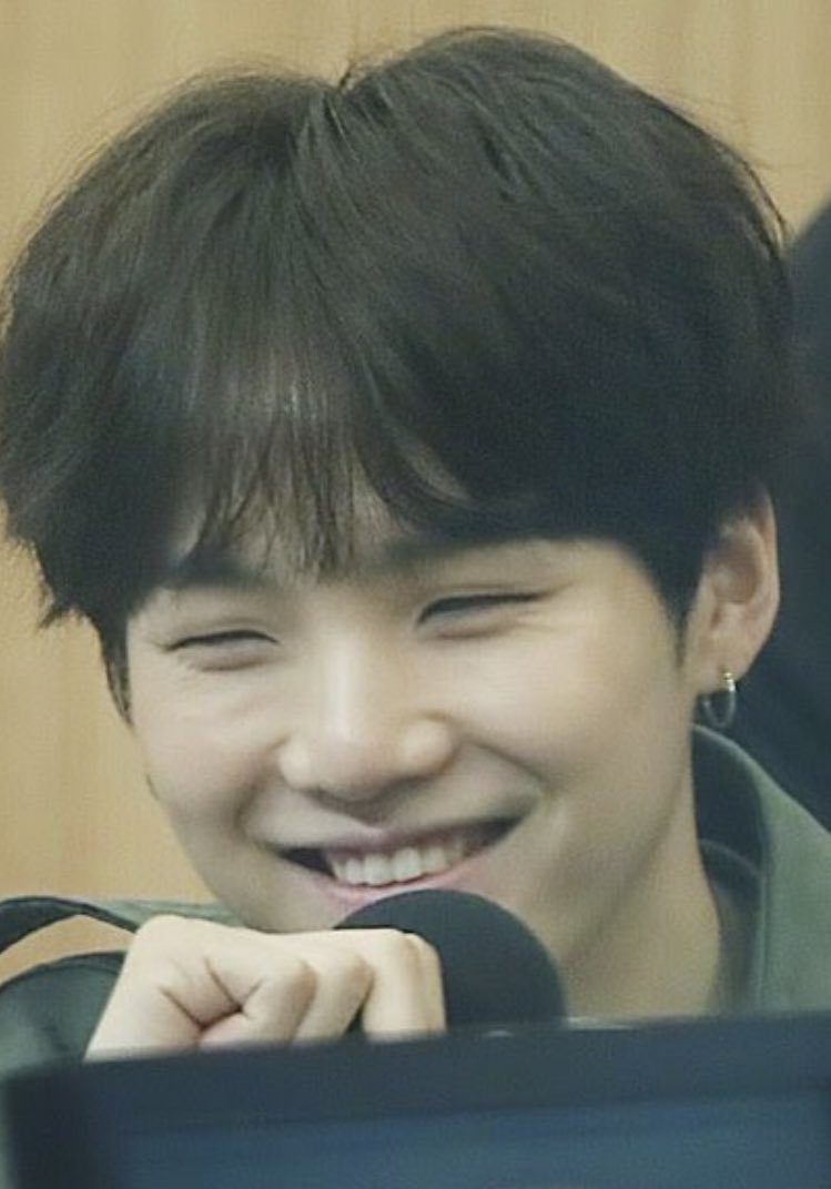 Yoobie Doobie's gummy smile, a thread to heal your soul.