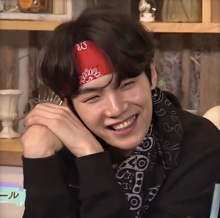 Yoobie Doobie& #39;s gummy smile, a thread to heal your soul.