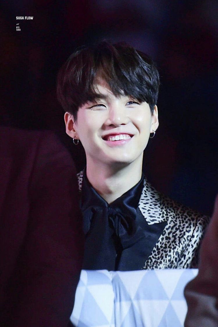 Yoobie Doobie& #39;s gummy smile, a thread to heal your soul.