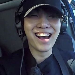 Yoobie Doobie& #39;s gummy smile, a thread to heal your soul.