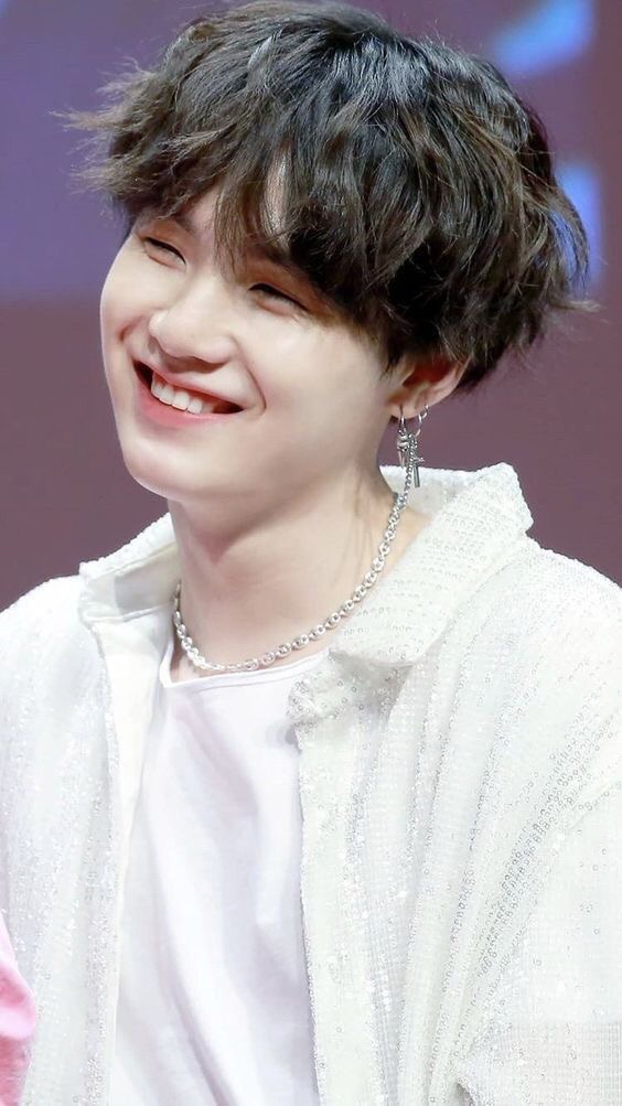 Yoobie Doobie& #39;s gummy smile, a thread to heal your soul.