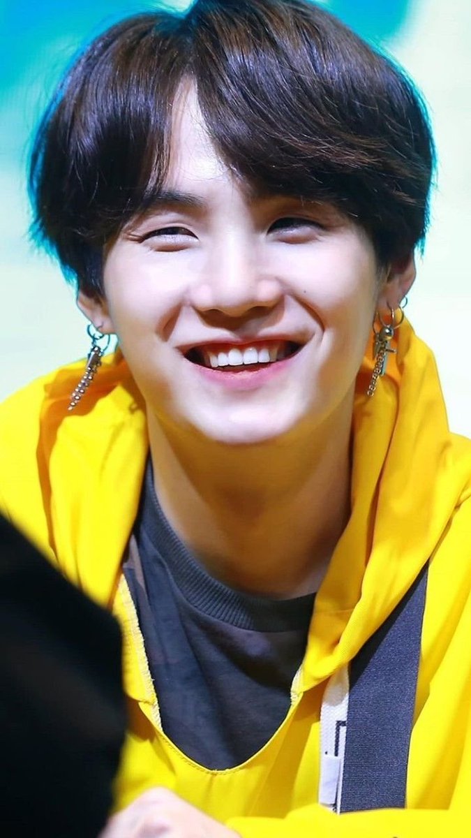 Yoobie Doobie& #39;s gummy smile, a thread to heal your soul.