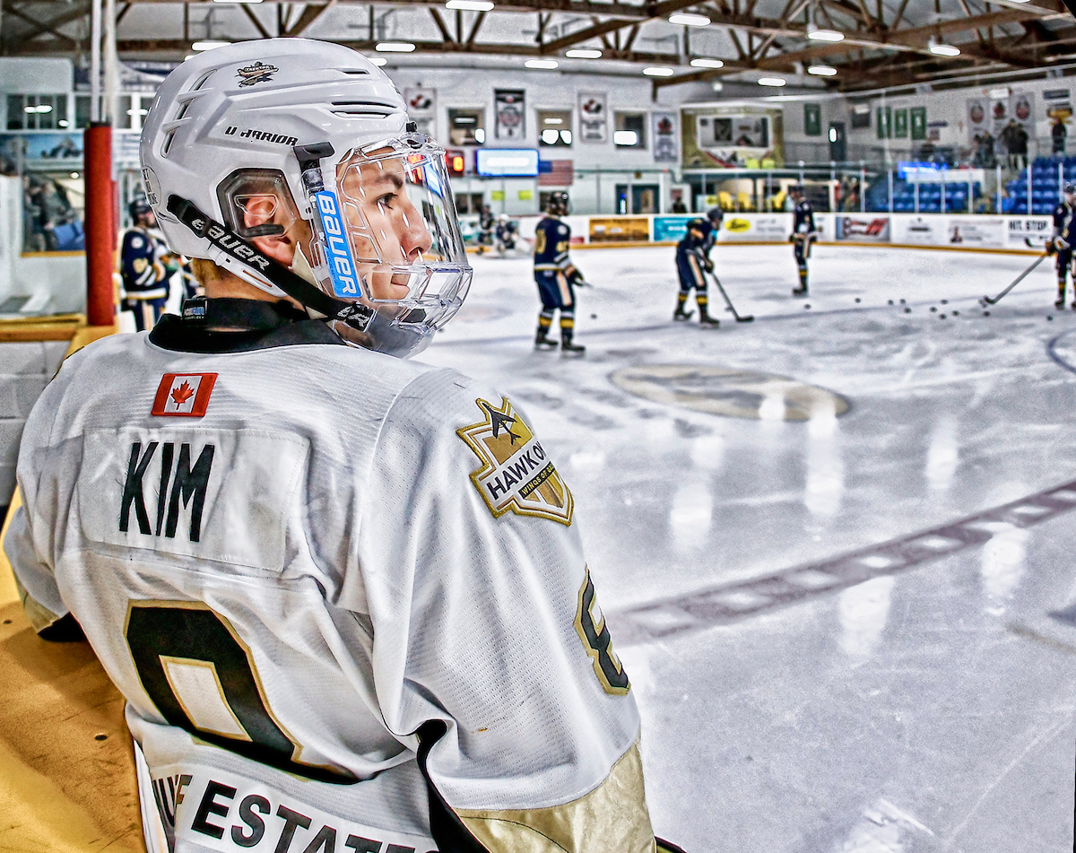 NEWS | Adam Kim (<a href="/AdamKim__/">Adam</a>) of the <a href="/OJHLGoldenHawks/">Trenton Golden Hawks</a> named OJHL Scholastic Player of Year.

<a href="/queensu/">Queen's University</a> students wins $500 scholarship from OJHL Foundation, nomination for national award.
⬇️
pointstreaksites.com/view/ojhl/news…

📸: <a href="/deroche080/">Amy Wiegel (Deroche)</a> of <a href="/ojhlimages/">OJHL Images DOP</a> 
#leagueofchoice