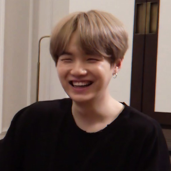 Yoobie Doobie& #39;s gummy smile, a thread to heal your soul.