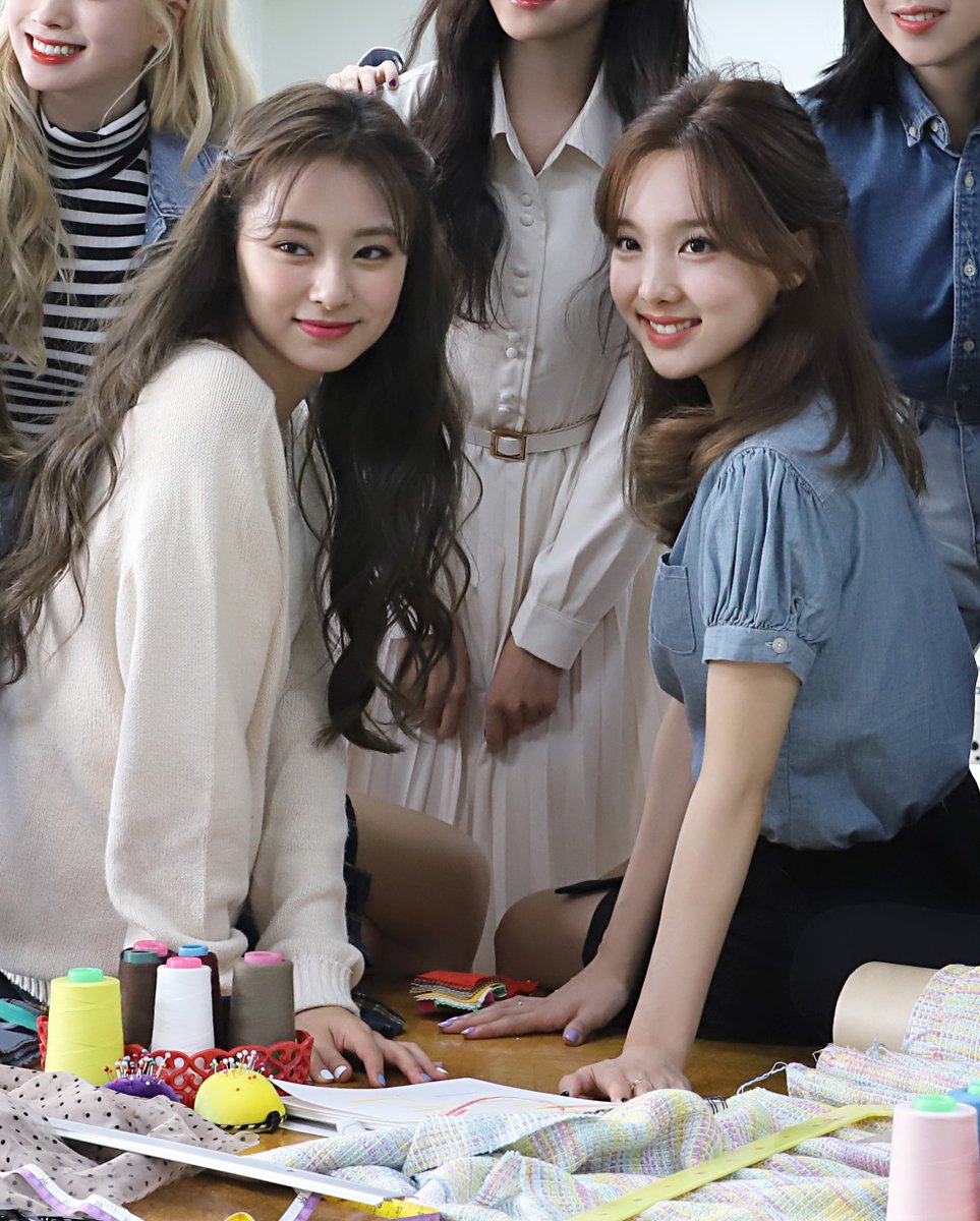 Nayeon Tzuyu Twice University Fashion Club 製作現場 T Co S6ivhojcnv 나연 쯔위 Nayeon Tzuyu Natzu T Co Npdandqped Twitter