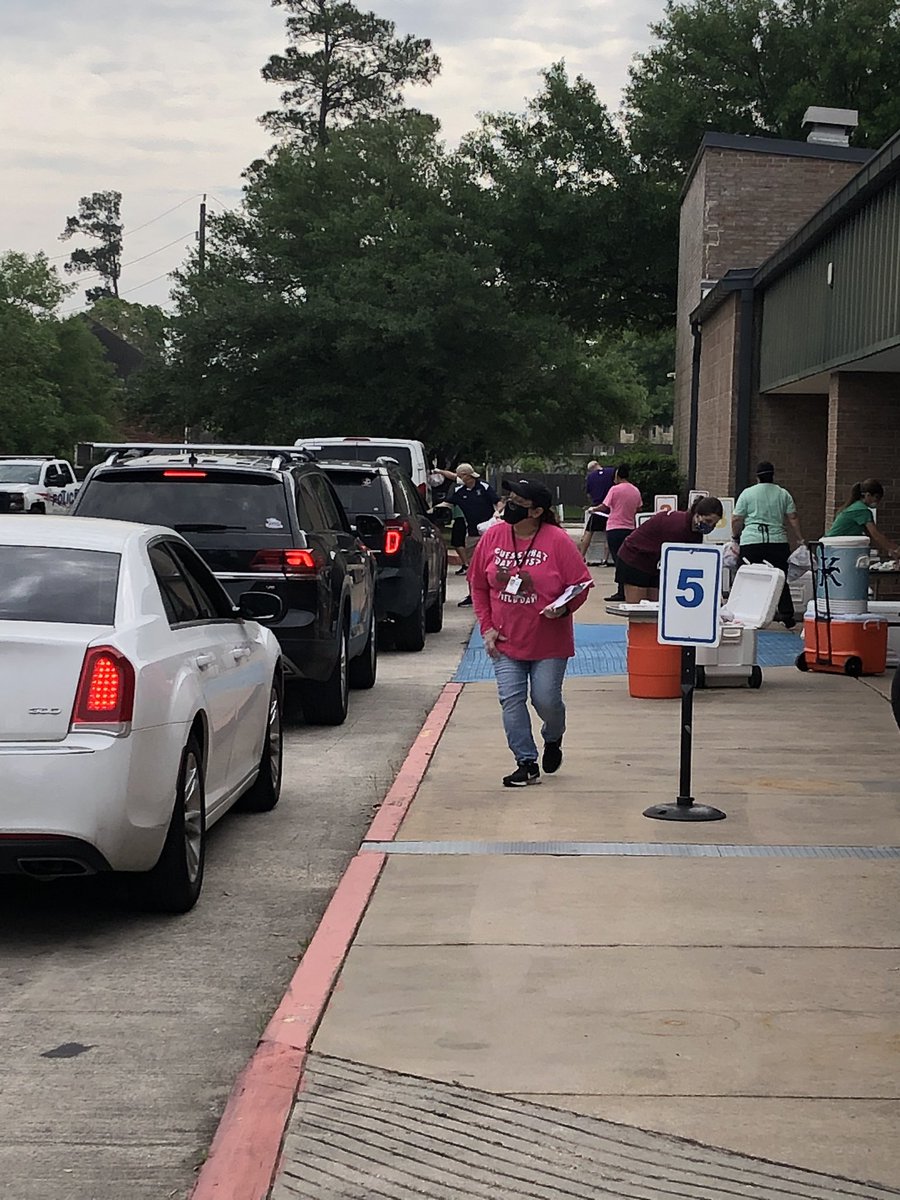 Oaks Elementary (@humbleisd_oe) on Twitter photo Amazingly efficient lunch hand out at Oaks today! Great job <a href="/HumbleISD_CNS/">Child Nutrition</a> and the volunteers!! Amazingly efficient lunch hand out at Oaks today! Great job <a href="/HumbleISD_CNS/">Child Nutrition</a> and the volunteers!!