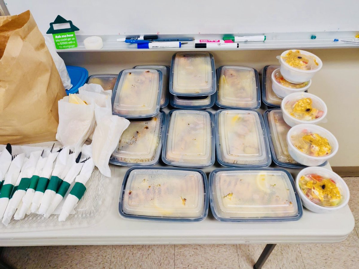 Individually packed lunches for the team this Easter Weekend to say Thank you! So proud of this team for supporting our customers with smiles everyday. BEST TEAM💚 #TeamGuildford #FrontLineHeroes <a href="/harmancheema_TD/">Harman cheema</a> @GurjivChahil_TD <a href="/AndyCribb_TD/">Andy Cribb</a>