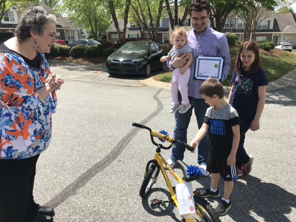 nccharacter's tweet image. Kindness poster contest prize delivery @TMSAElementary 
With Principal Burke
Gooooo Tigers!
#KindnessMatters 
#SocialDistancing
#Honorable School of Character
@CharacterDotOrg @JustynKnox @phylisjerono @MarkRJohnsonNC