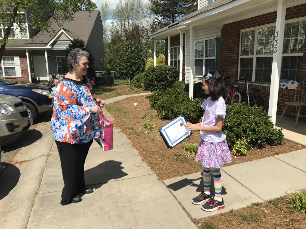 nccharacter's tweet image. Kindness poster contest prize delivery @TMSAElementary 
With Principal Burke
Gooooo Tigers!
#KindnessMatters 
#SocialDistancing
#Honorable School of Character
@CharacterDotOrg @JustynKnox @phylisjerono @MarkRJohnsonNC