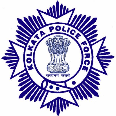SANDIPDAS2's tweet photo. This is the time to heartily thank our @KolkataPolice &amp; @WBPolice, who leaving their families at homes are working with their high spirit and untiring efforts for our security and safety..
#ThankYouWestBengalPolice
#ThankYouKolkataPolice https://t.co/Y4MZviIQSi