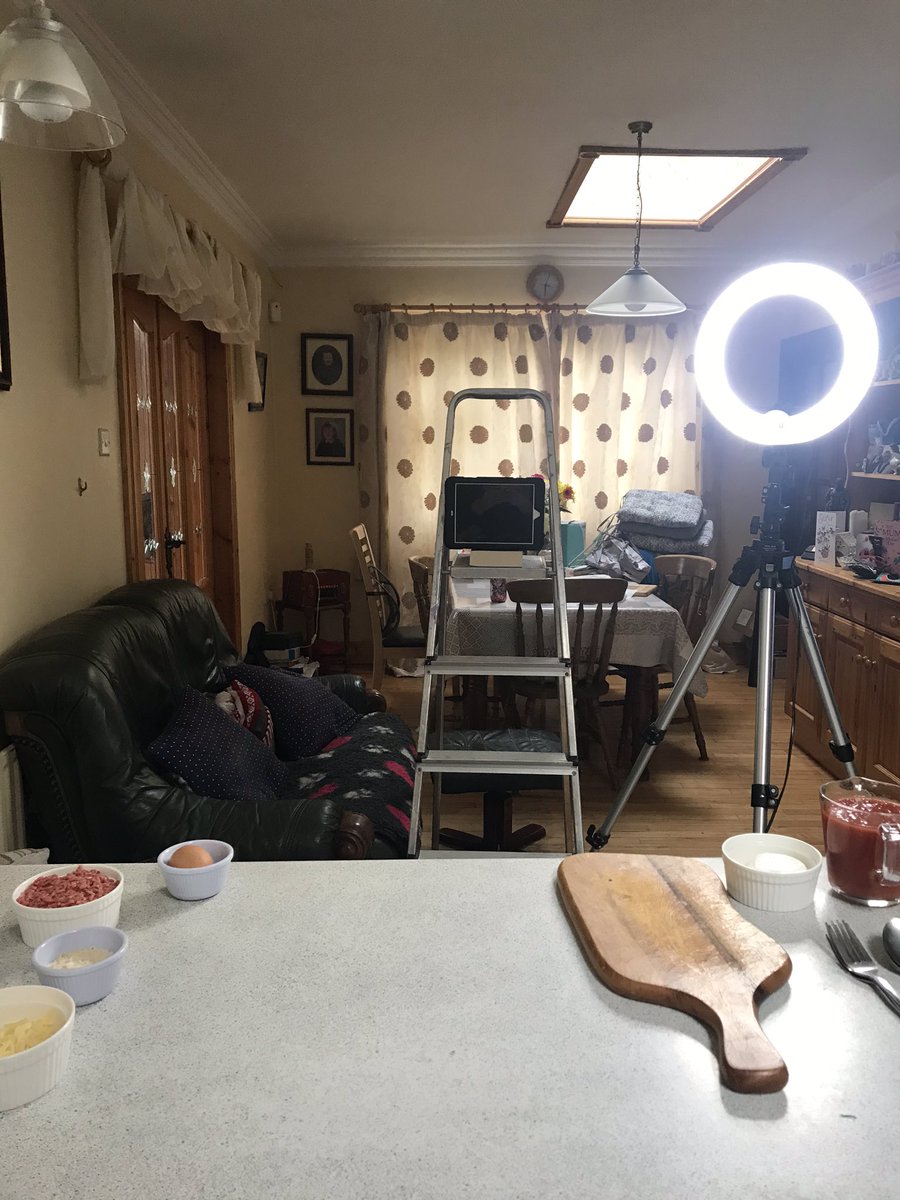 _eoinsheehan's tweet photo. Rigged up and ready to cook @SixOClockShow ! Adapting and improvising (and kicking everyone out of the house for an hour .. ) #VirtualKitchen #SixKitchen https://t.co/6aAKLFshbO