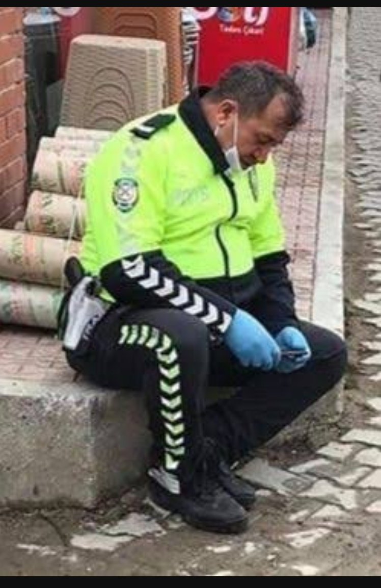 Mehmett_ocakk's tweet photo. Her türlü zorluğa karşı fedakarca çalışan...

#PoliseHakkınıVerin
@RTErdogan
@suleymansoylu 
@nazlicelik_ 
@fatihportakal 
@KucukkayaIsmail 
@ugurdundarsozcu https://t.co/0Jv26UmR4j