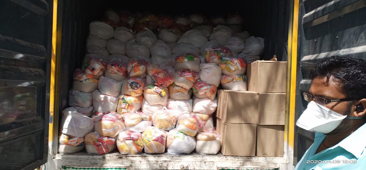 roopsvimal's tweet photo. Hon’ble @AdvRajendraPal ji @WCD_Delhi distributed food essential to around 400+ people and also handed over sanitary napkins to women thereby acting on the taboo on communication surrounding menstrual hygiene. 
This drive was initiated by @DCPCR &amp; @BBAIndia . https://t.co/xZMYEZ1ca0