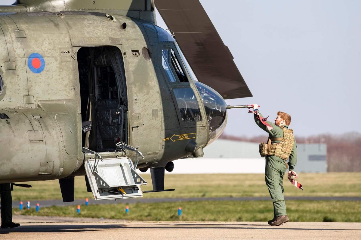 ChiefofAirStaff's tweet image. Thank you to our superb Air Mobility and Support Helicopter Forces, moving @NHSuk specialists, equipment and patients around the UK this week. A whole team that’s helping make the difference. #InThisTogether @RoyalAirForce @ComdJHC @DefenceHQ
