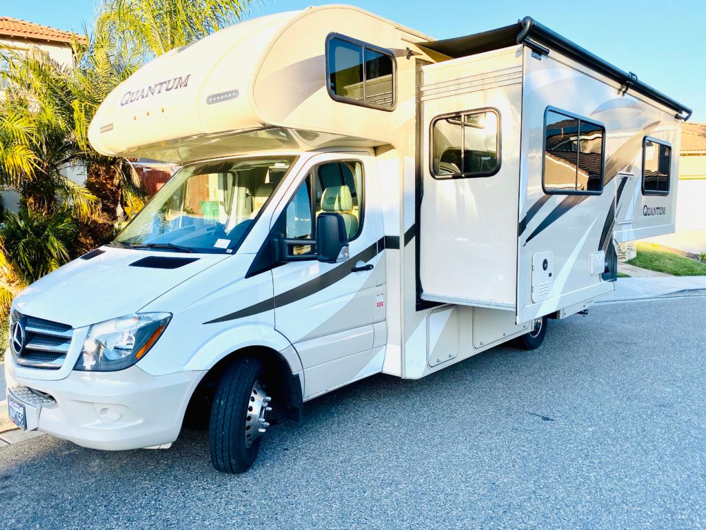 RVshare's tweet photo. We are incredibly proud to partner with RVs 4 MDs, a Facebook group created to connect RV owners with #COVID19 first responders. The partnership will help RV owners provide their RVs to frontline workers in a safe and secure way.  https://t.co/ZnBhRr4S6t https://t.co/uSApW3i8JJ